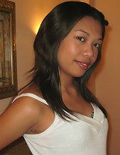 Amateur Pinay Bianca shows off body and sex skills for the cam